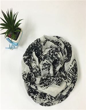蝴蝶款巴厘纱围巾杏色