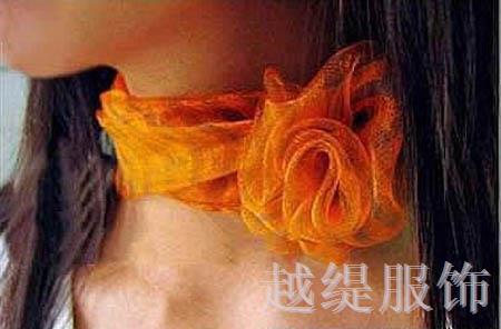 丝巾玫瑰花的系法图解 get为你的穿搭增添一份